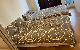 ２ Beds. Comfortable . Dotonbori / Kuromon Market.